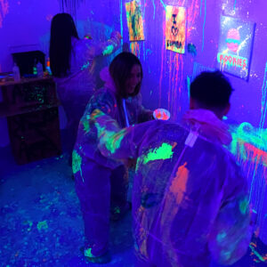 Jugando y pintando